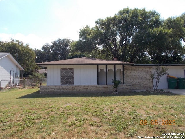 218 Shin Oak, Live Oak