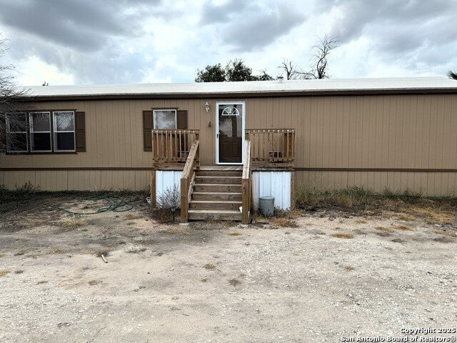 385 County Road 5719, Devine