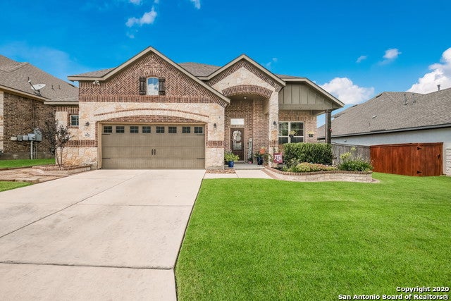 9823 Catell, Boerne