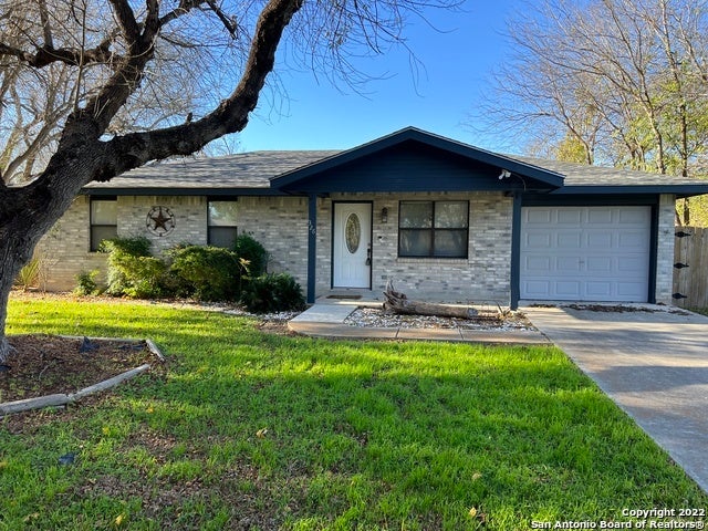 326 Elm Dr, McQueeney