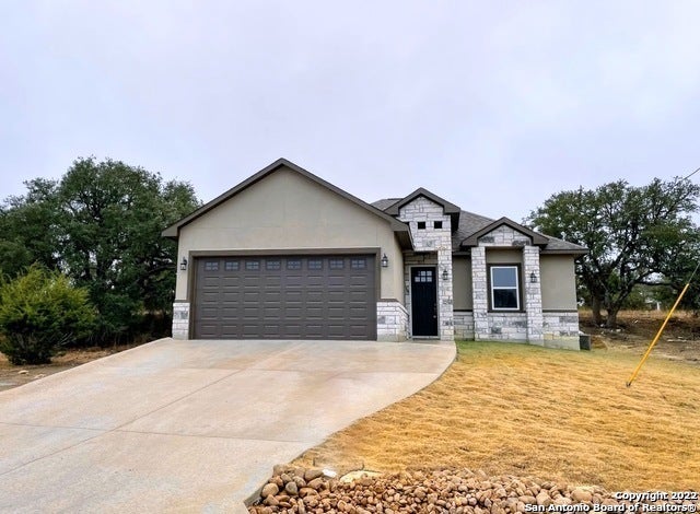 133 W Pat Dolan, Blanco