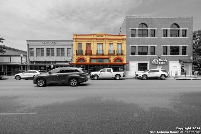 142 W San Antonio St, New Braunfels