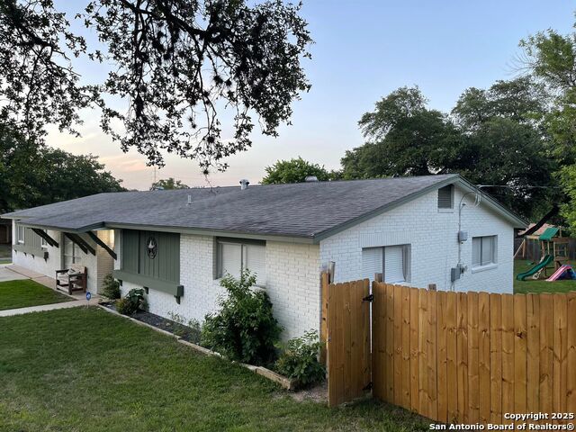 101 Furlong Dr, Universal City