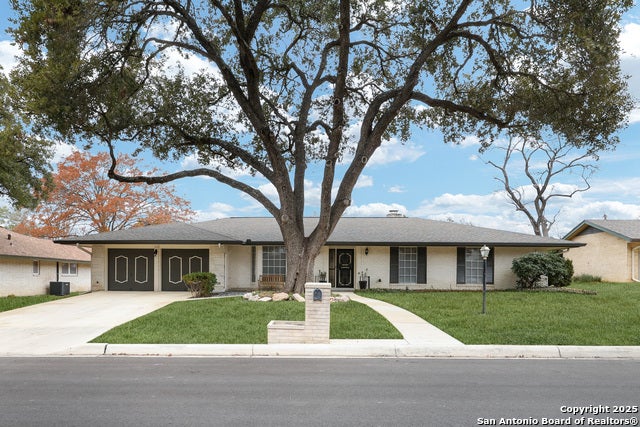 621 Sunhaven Dr, Windcrest