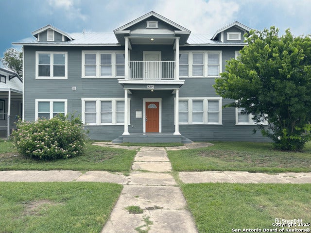 805 W Summit Ave 1, San Antonio