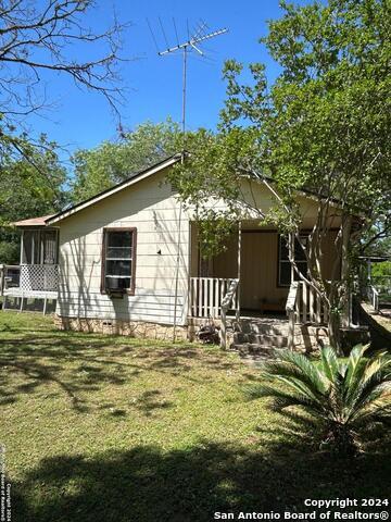 841 County Road 768, Devine