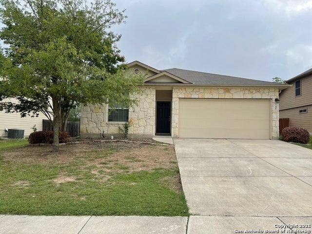 745 Hollow Ridge, Schertz