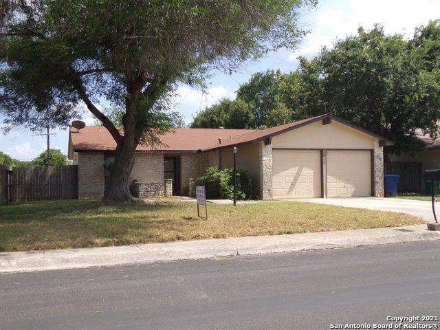 2814 Meadow River, San Antonio