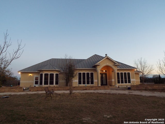 414 Shannon Ridge, Floresville
