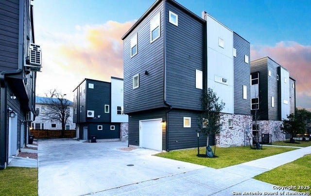 210 W Poplar 101, San Antonio