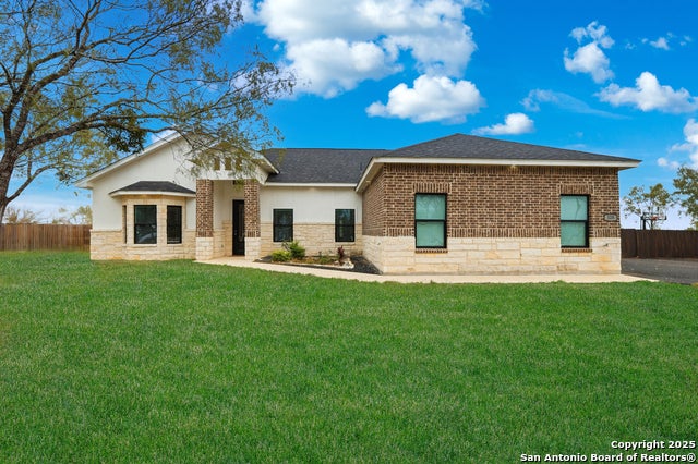 128 Hidden Ranch, Floresville