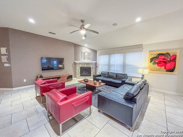 25010 Buttermilk Ln, San Antonio