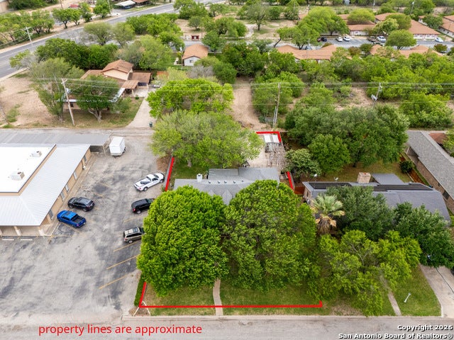 109 Weeping Willow, Uvalde