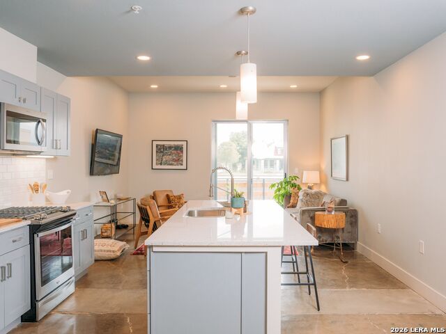 210 W Peden 112, San Antonio