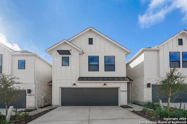 13616 Giovannis, San Antonio