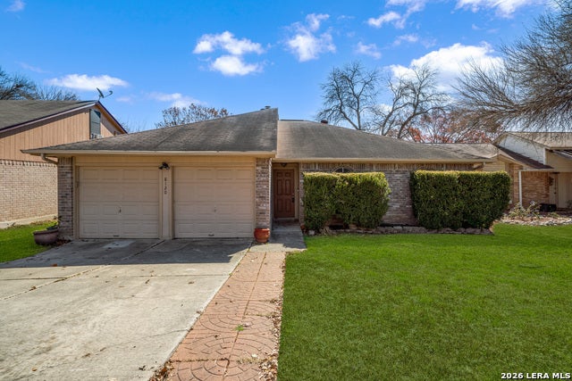 8120 Forest Dawn, Live Oak