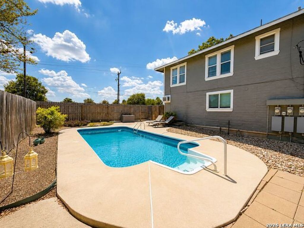 743 Eleanor 101, San Antonio