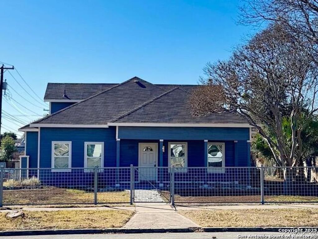 800 W Russell Pl, San Antonio