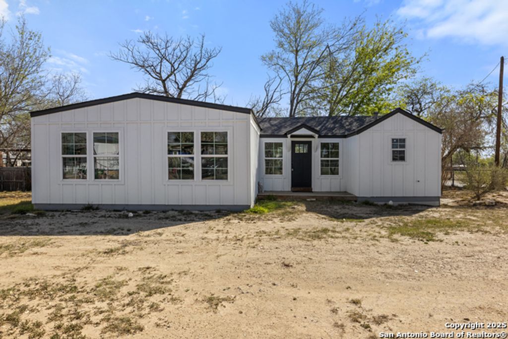 362 Avenue J, Poteet