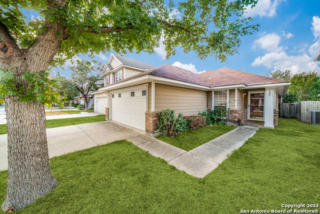 742 Sycamore Moon, San Antonio