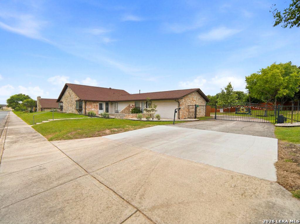515 Oak Park Dr 515, Boerne