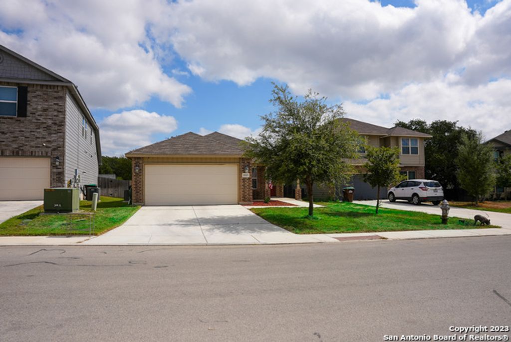 15115 Dione Bend, San Antonio