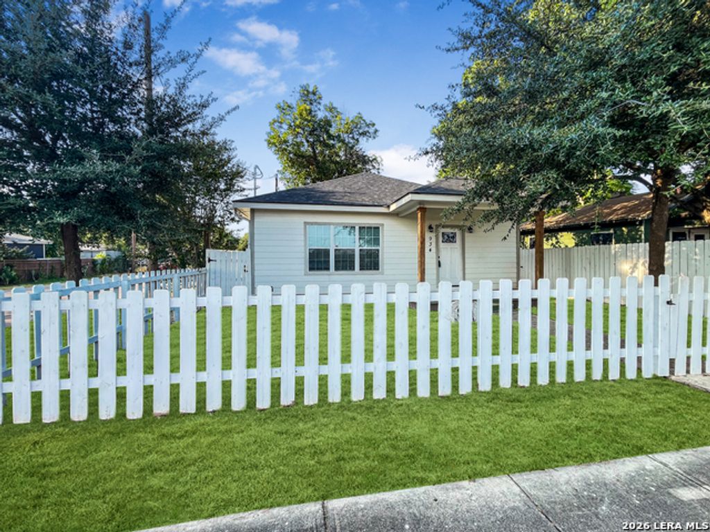 934 Sherman, San Antonio