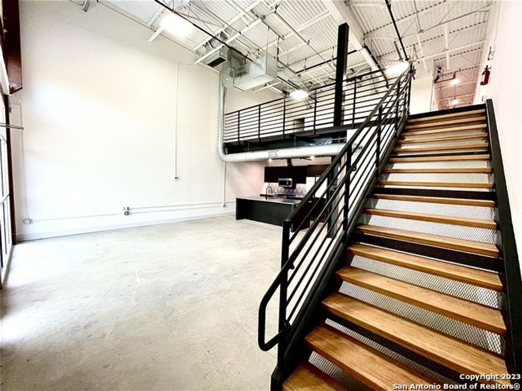215 Coca Cola Pl 302, San Antonio