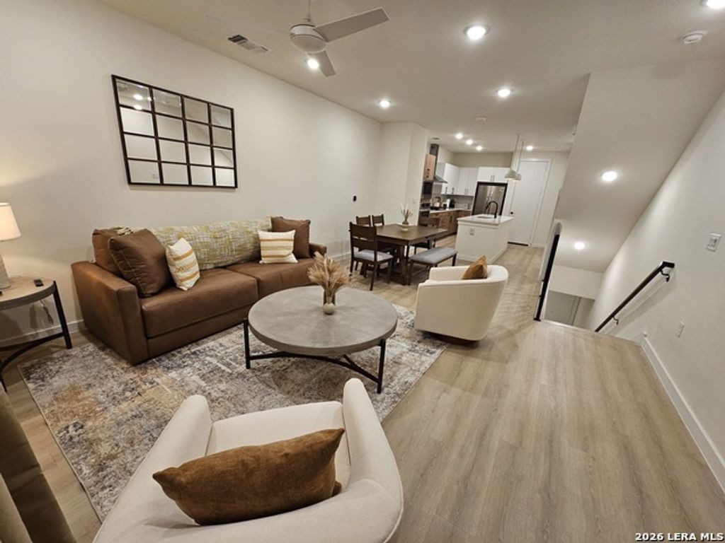 719 E Locust St 3111, San Antonio