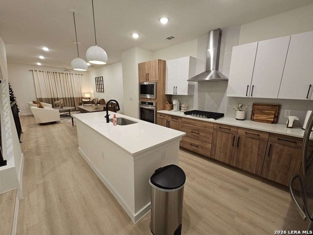 719 E Locust St 3111, San Antonio