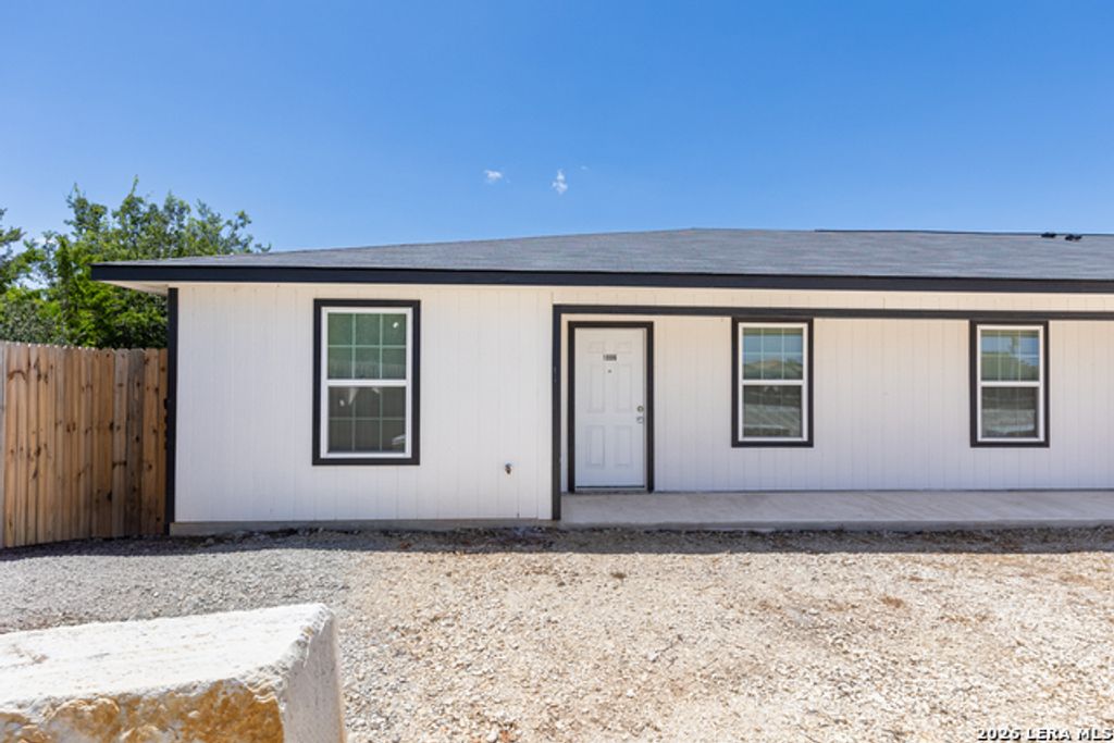 1006 County Road 4516, Castroville