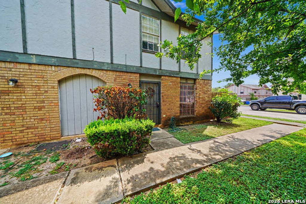 5216 Meadow Fld 1, San Antonio