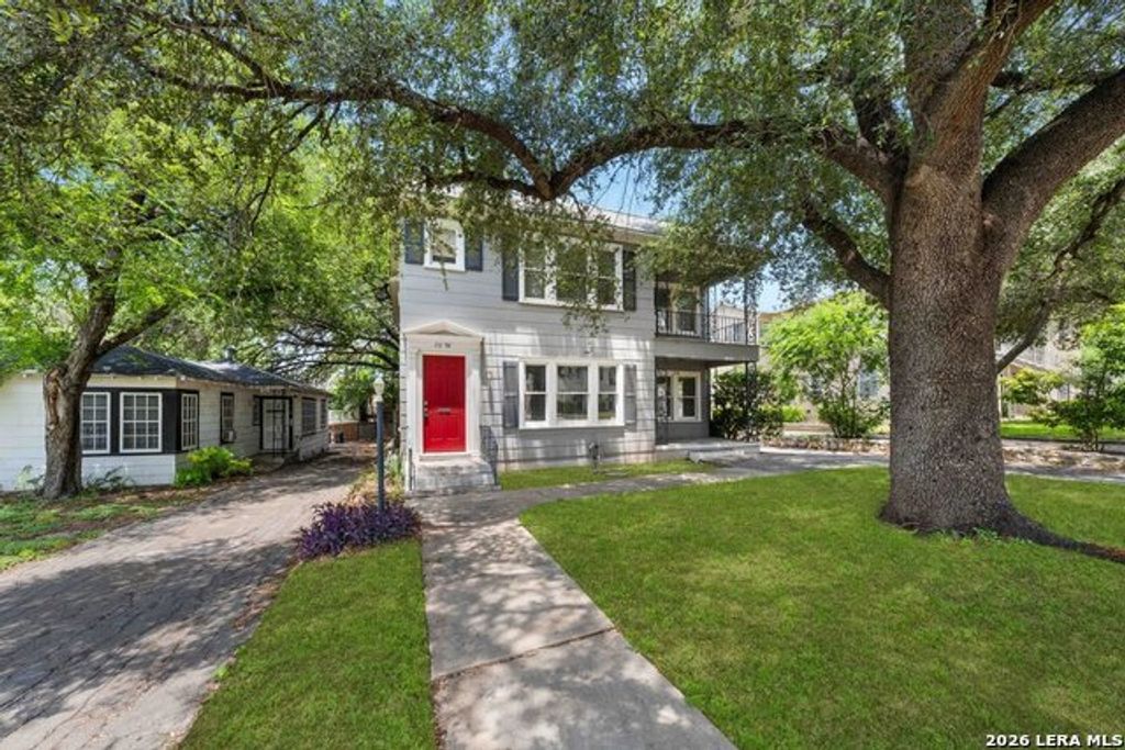 111 W Norwood Court, San Antonio
