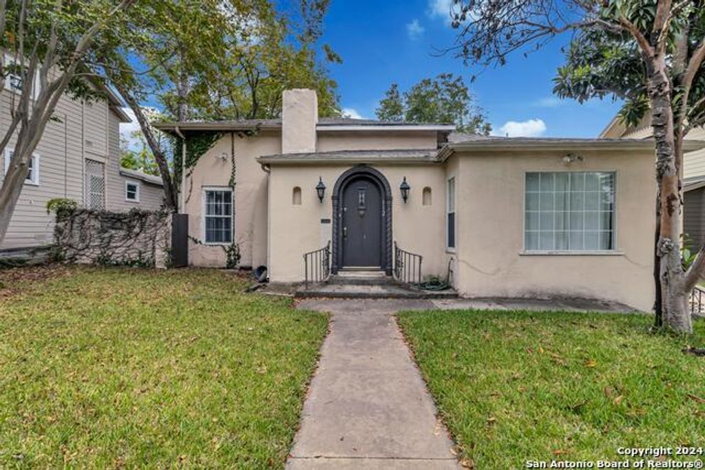 112 Cloverleaf Ave, Alamo Heights