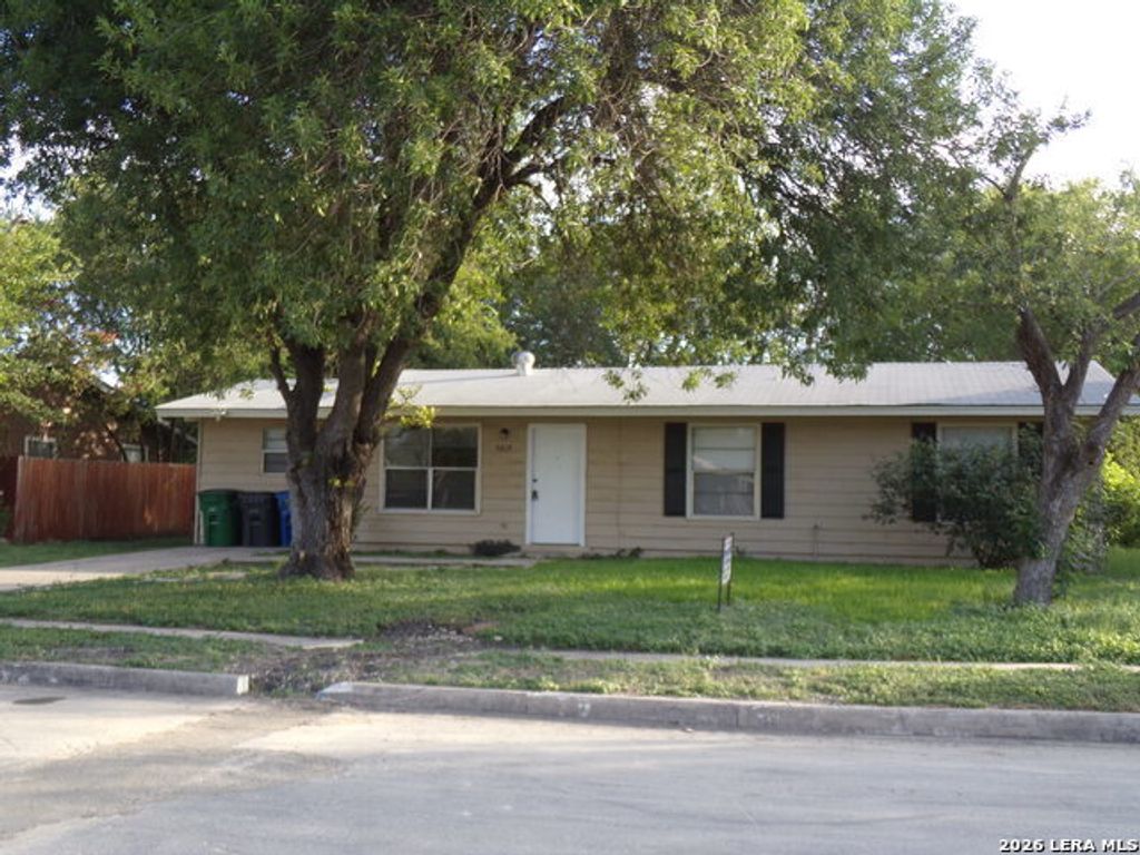 5819 Castle Lake, San Antonio