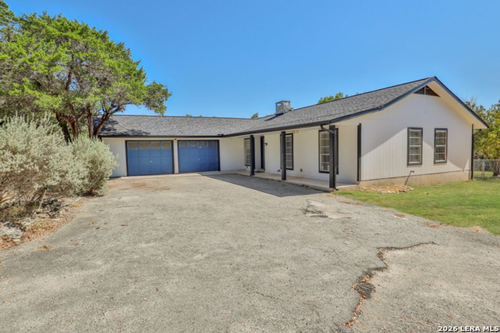 1204 Lakeside Dr W, Canyon Lake