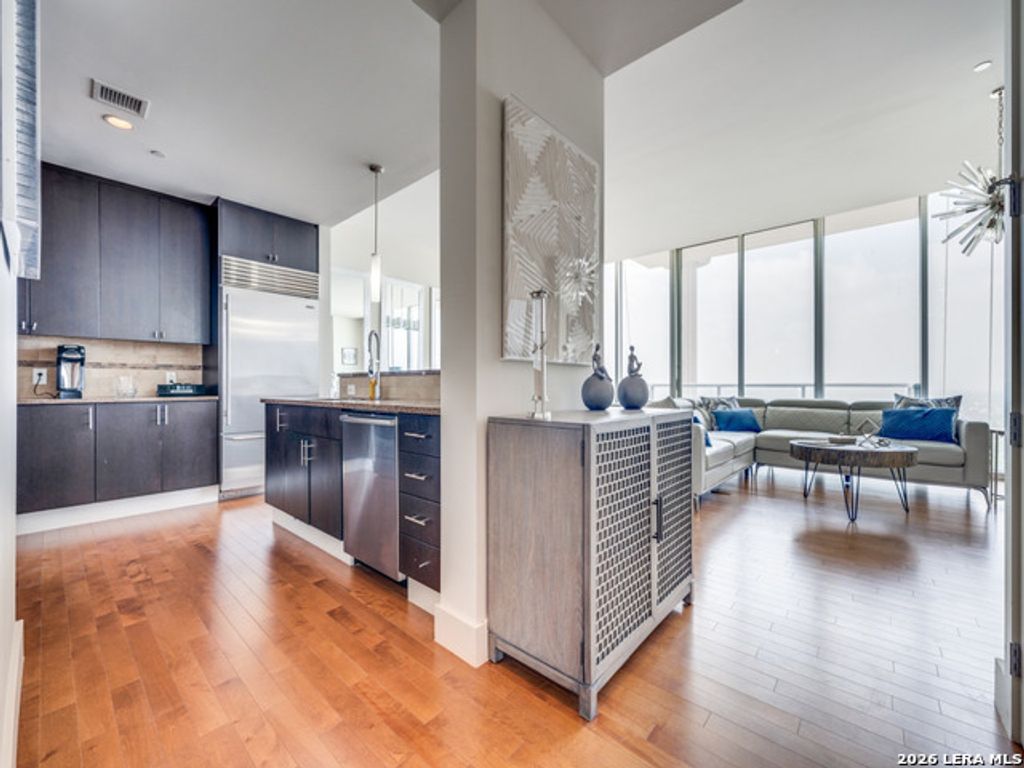 610 E Market Street 2711, San Antonio
