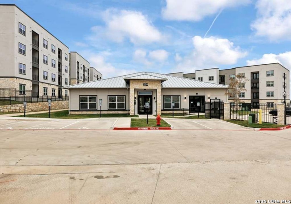 2551 N Guadalupe St 5208, Seguin