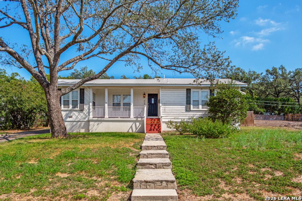 313 Lilac Ln, Terrell Hills