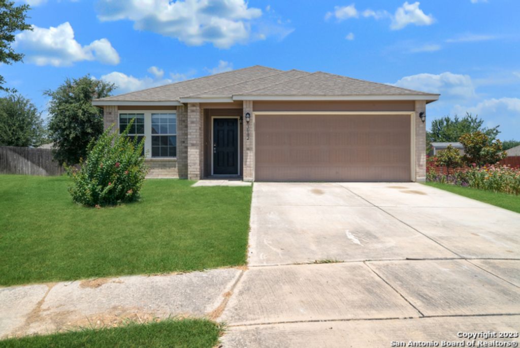 3612 Mistik Mdws, Selma
