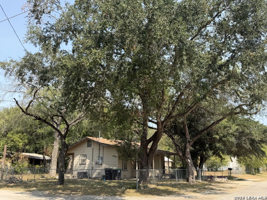 1315 Isabella, Castroville