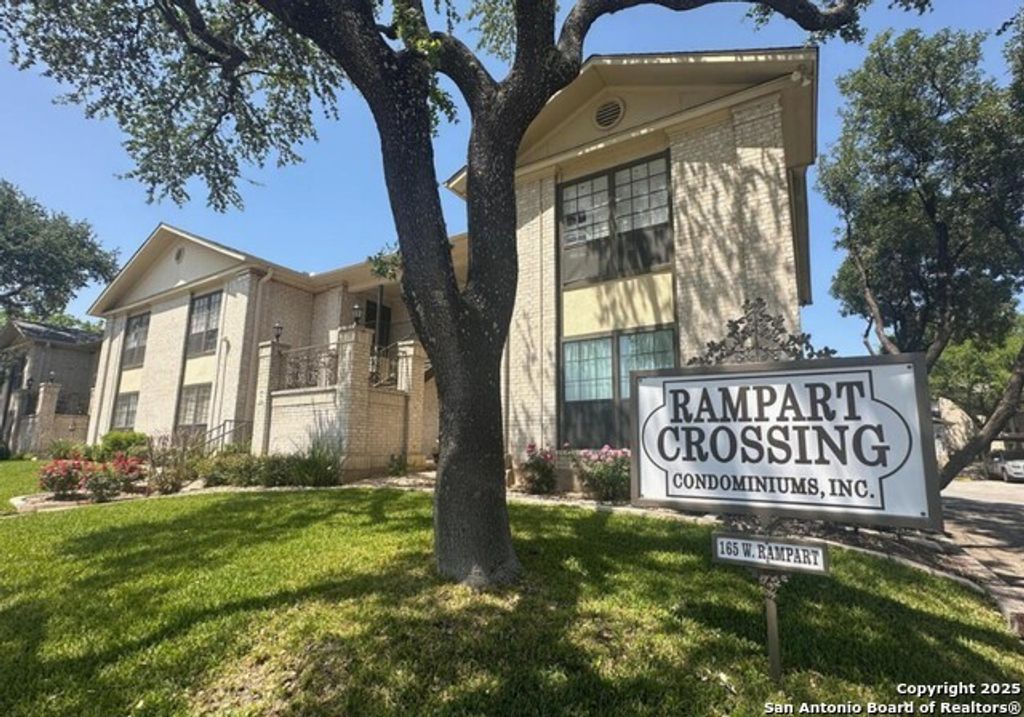 165 W Rampart Drive 704, San Antonio