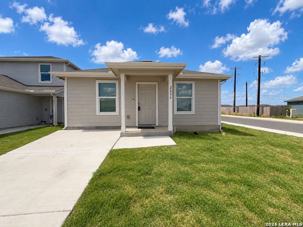 2235 Camellia Rose, St Hedwig