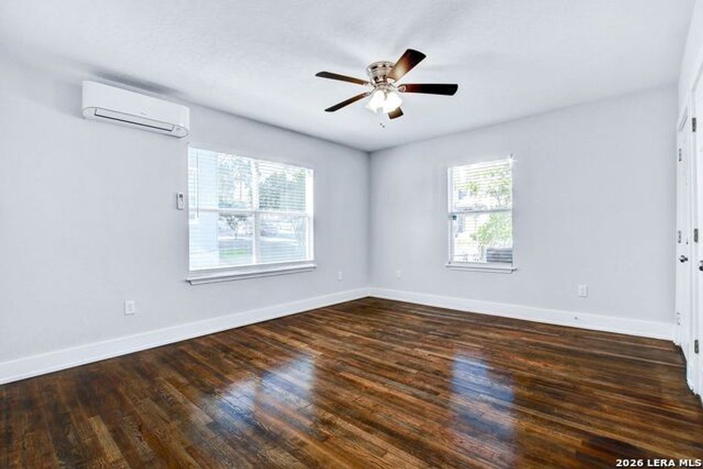 1020 W French Pl 2, San Antonio