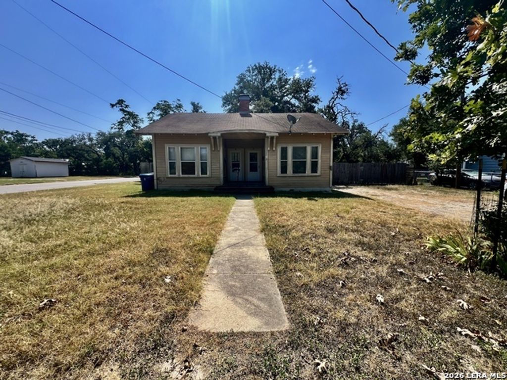 229 Travis St 2, Kerrville