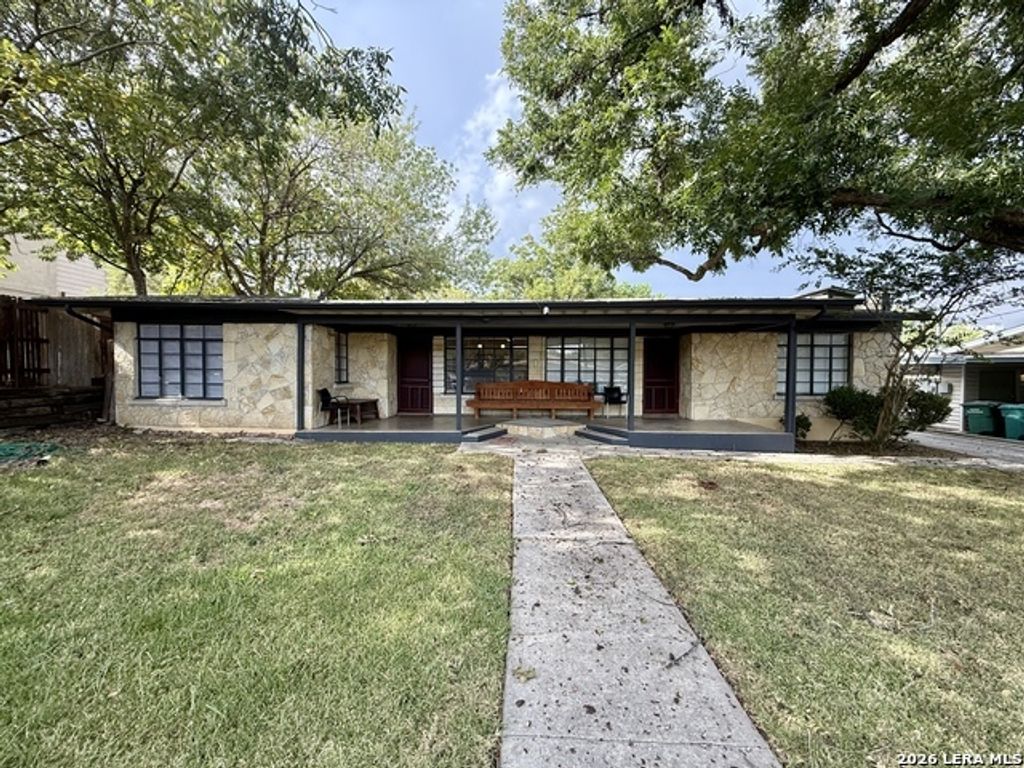 215 Deerwood Drive, San Antonio