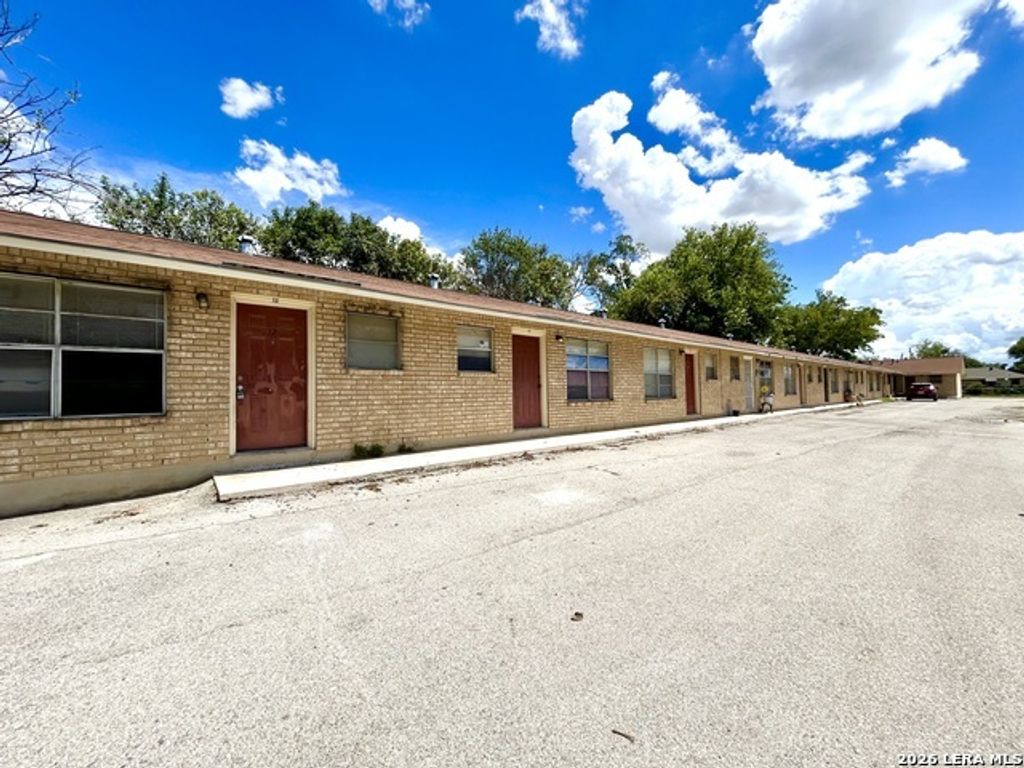 643 W Summit Avenue 12, San Antonio