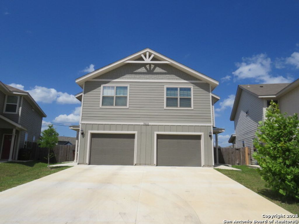 7522 Astro Field 101, San Antonio