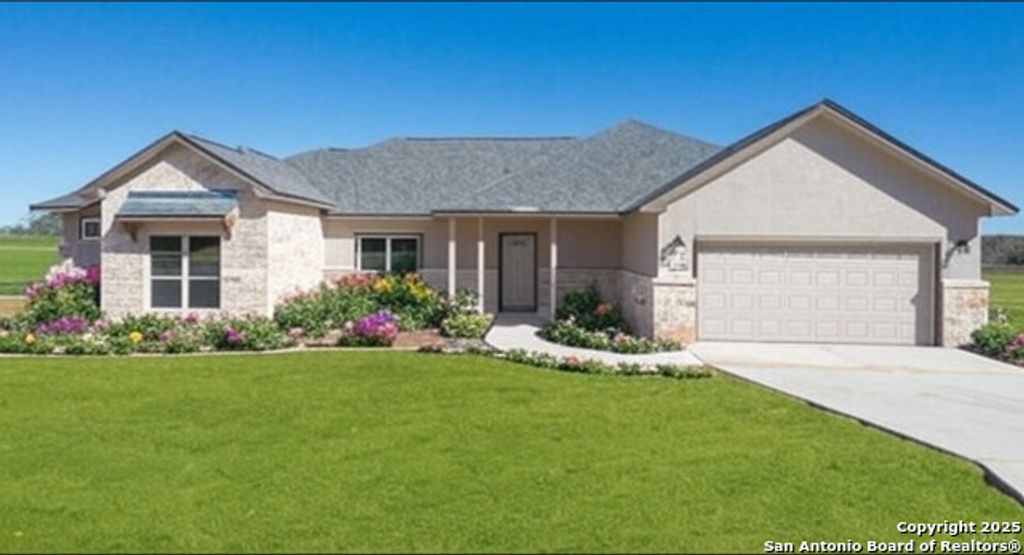 120 Grand View, Floresville