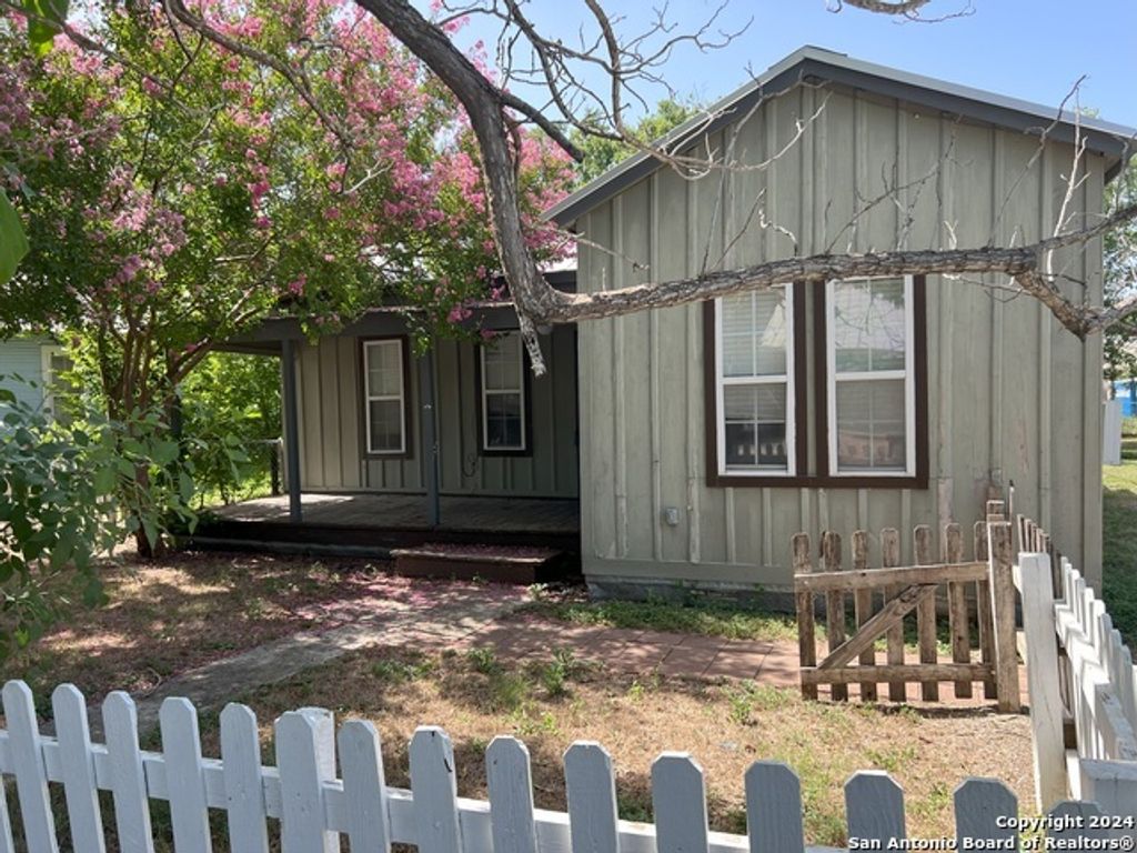 213 W Schulz St, Marion